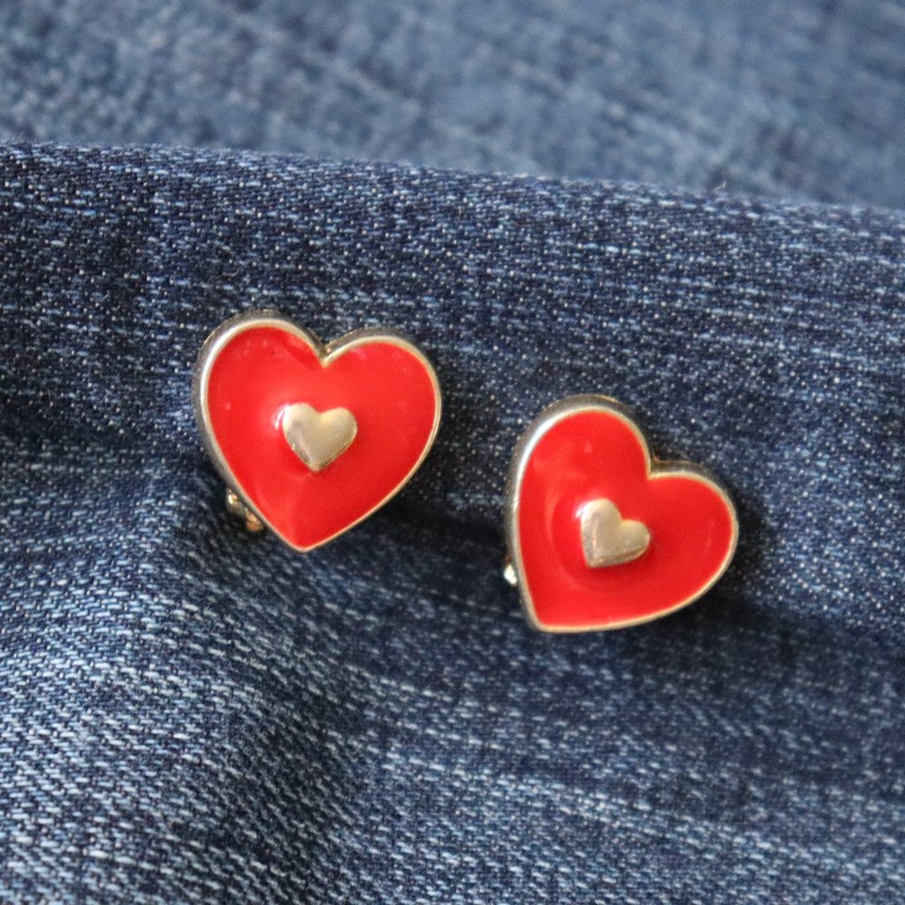 VTG 1980s Enamel Heart Clip On Earrings - Picture 1 of 3